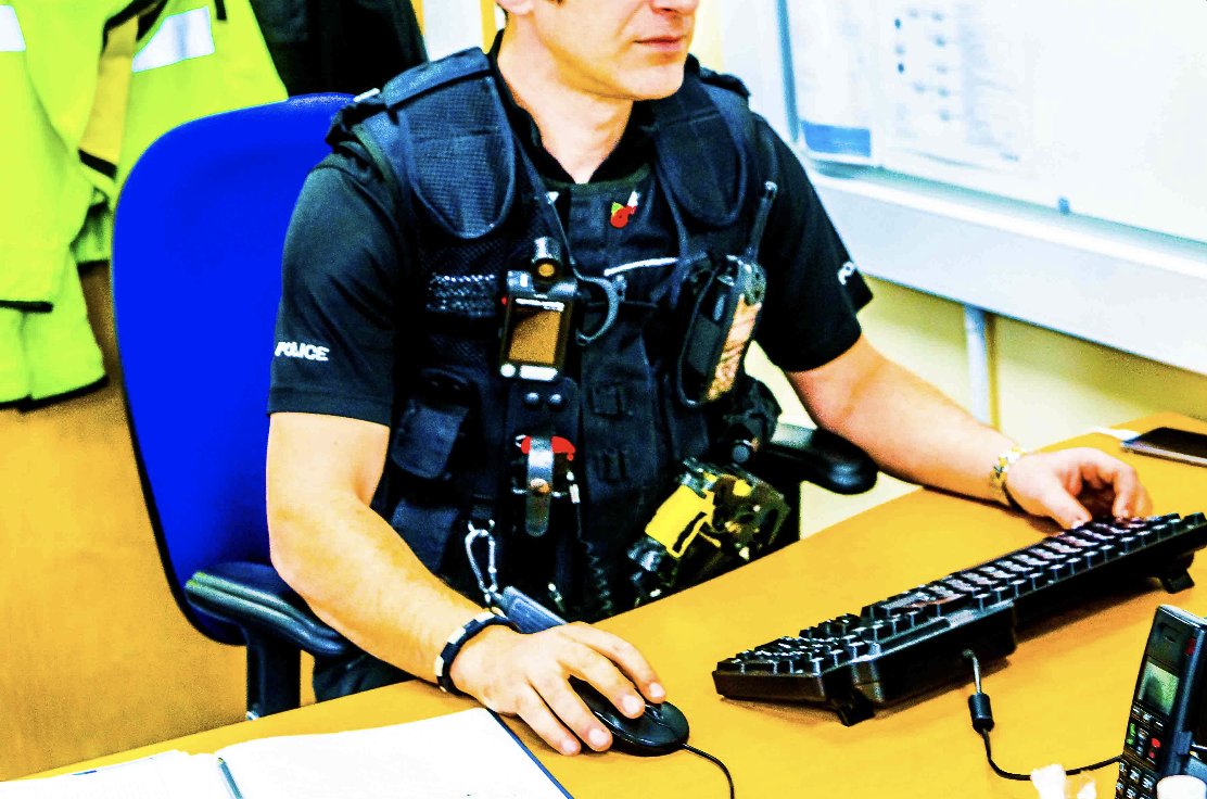 🗣️'GET OFFICERS OUT OF OFFICES'

The chair of Staffordshire Police Federation says the public wants officers to be visible on the streets and not ‘stuck in offices’ fulfilling staff roles.

Hear from Lee Robinson: bit.ly/3tF6kVK