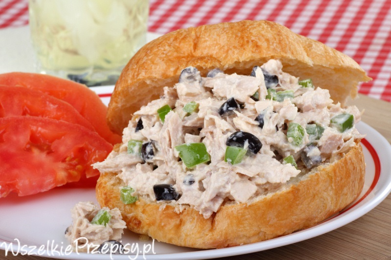 WszelkiePrzepis's tweet image. Głodni? To może na szybko sałatka z tuńczyka?
wszelkieprzepisy.pl/salatka-z-tunc…
O taka, pyszna i tradycyjna. Sprawdźcie same!
Smacznego 😊😋
#wszelkieprzepisy #przepisy #salatka #naszybko #ztunczyka