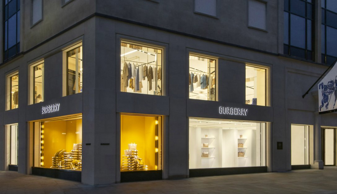 Burberry issues second profit warning after modest Festive Season sales

cpp-luxury.com/burberry-issue…

#Burberry #financials #profitwarning #luxury #luxuryfashion #fashion #luxuryretail #luxurybusiness @Burberry