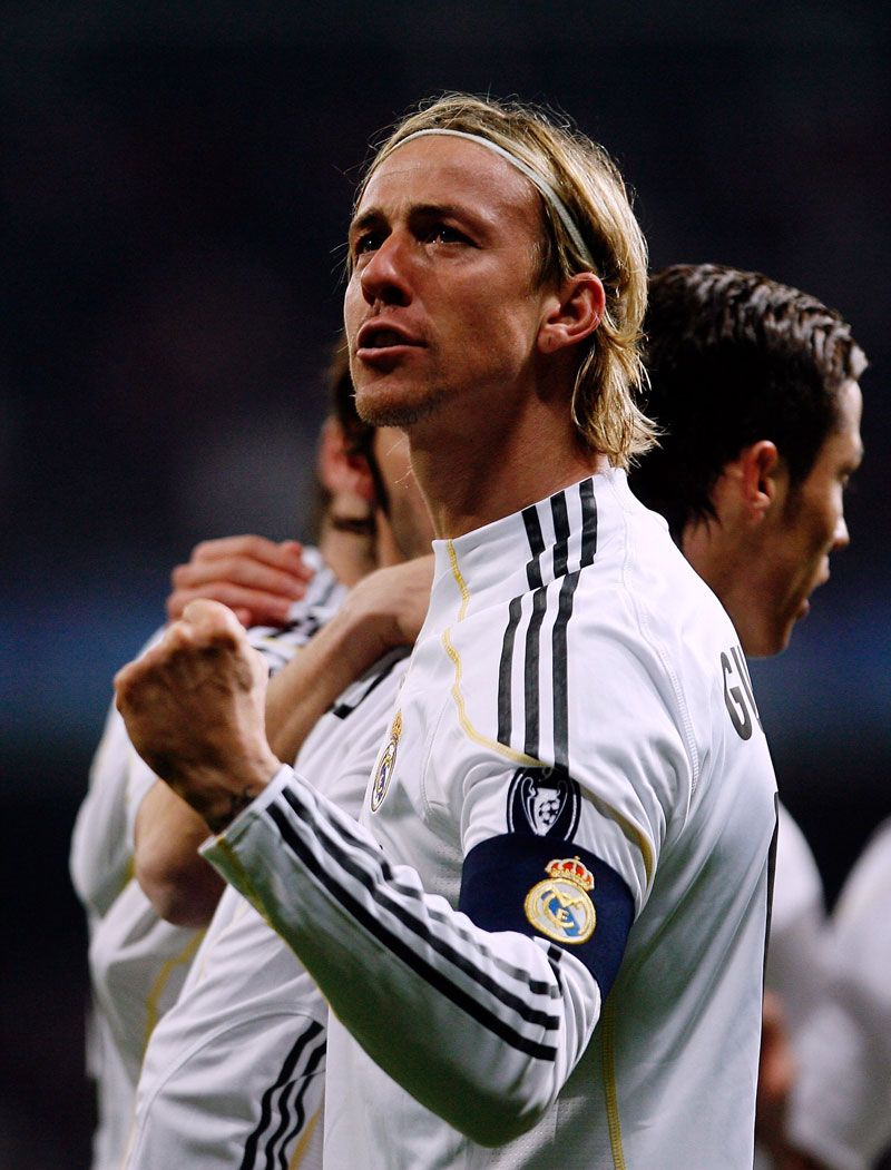 🗣️ Guti: "Cuando Cristiano Ronaldo llegó al Real Madrid lo hizo con un Balón de Oro y una Champions. Kylian Mbappé no es comparable a él." 🤍👏
