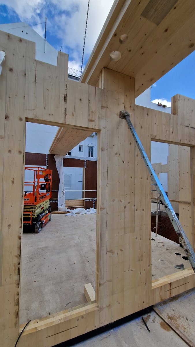 sAtt_arq's tweet photo. 👁Nuestros compañeros nos mandan estas fotografías desde la obra de #Topete/Cuatro Caminos II.
Topete será el primer #coliving construido en madera de España.🌲
Más info sobre el proyecto: https://t.co/s2IEj5D53O https://t.co/ggXoIXA0cE