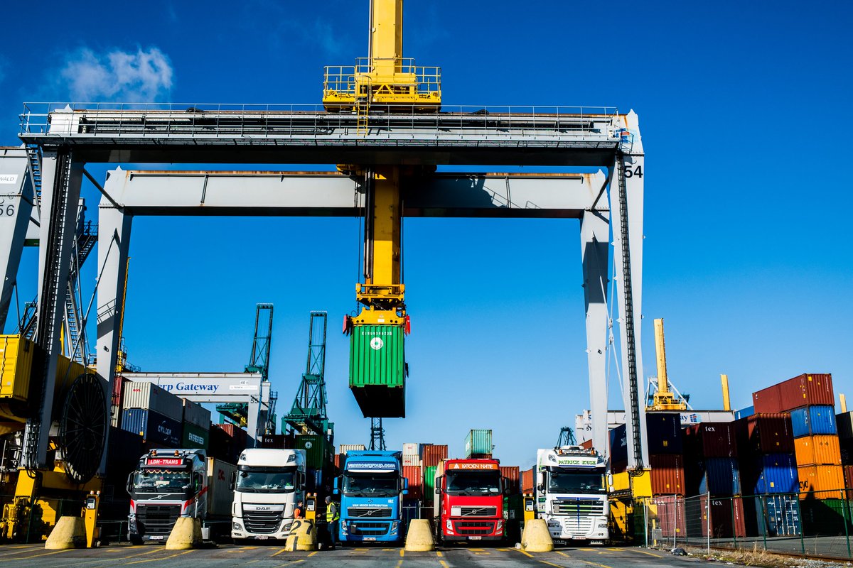 #CertifiedPickup phased live from 15 January! This was jointly decided with terminals, ship agents, transport companies and other stakeholders in order to spread the pressure for users &amp; to guarantee the performance of the system. Find the overview here: newsroom.portofantwerpbruges.com/certified-pick….