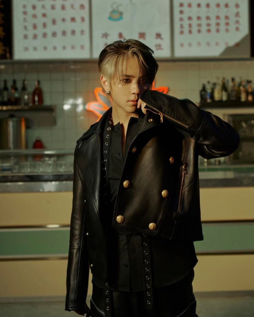 WinnieH24499628's tweet photo. OMG!!! Too hot to handle 🥵🥵🥵

#姜濤 #KeungTo #ギョン・トウ #DarkMoon #黑月 #cantopop

Spotify: 
https://t.co/ggk1NDWwCj

Apple Music: 
https://t.co/bB30zojtR8

KKBOX:
https://t.co/4atb2DS2s4

JOOX: 
https://t.co/si1XtOxdWn https://t.co/P5ro1cSbWP