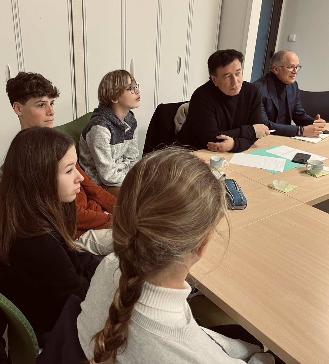acrennes's tweet photo. #CMQ💡| Rencontre au lycée Le Dantec à #Lannion entre @emmanuel_ethis et les acteurs du territoire, engagés dans la construction des parcours professionnels des élèves : présentation du campus, événements à venir, bureau des entreprises et témoignages de collégiens 🎯 #DRAFPIC https://t.co/Ei6A6mC2vZ