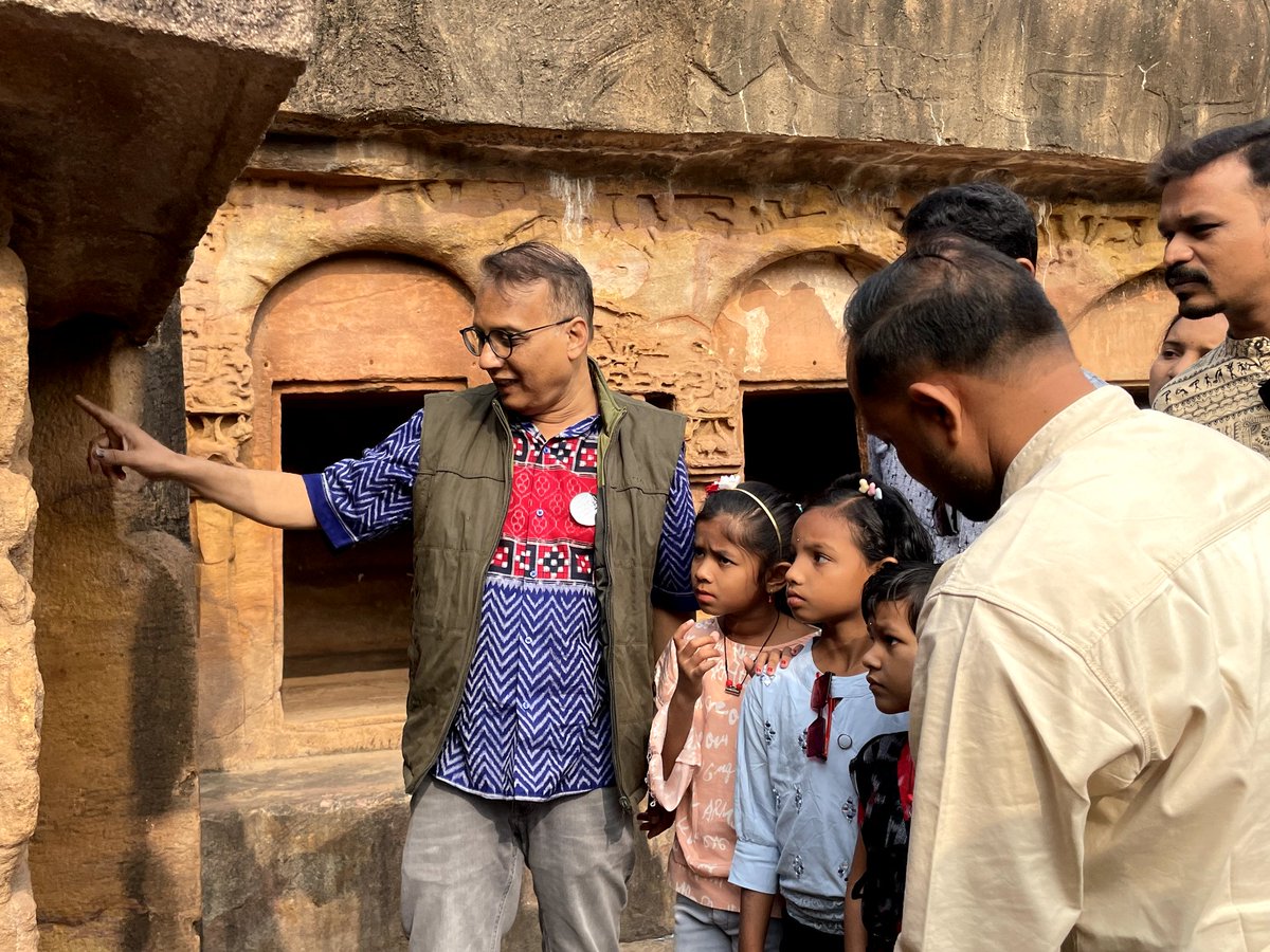 Discovering Bhubaneswar's ancient attire! Udayagiri caves reveal secrets as 12 heritage enthusiasts from Sonepur explore during Odisha Walks' 'Global Bhubaneswar.' #Heritage #HistoryUnveiled @otdcltd @odisha_tourism