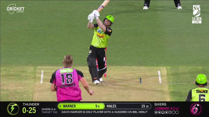 Trademark six from Davey Warner!! ⚡️ 📹 Credits: Twitter/cricketcomau