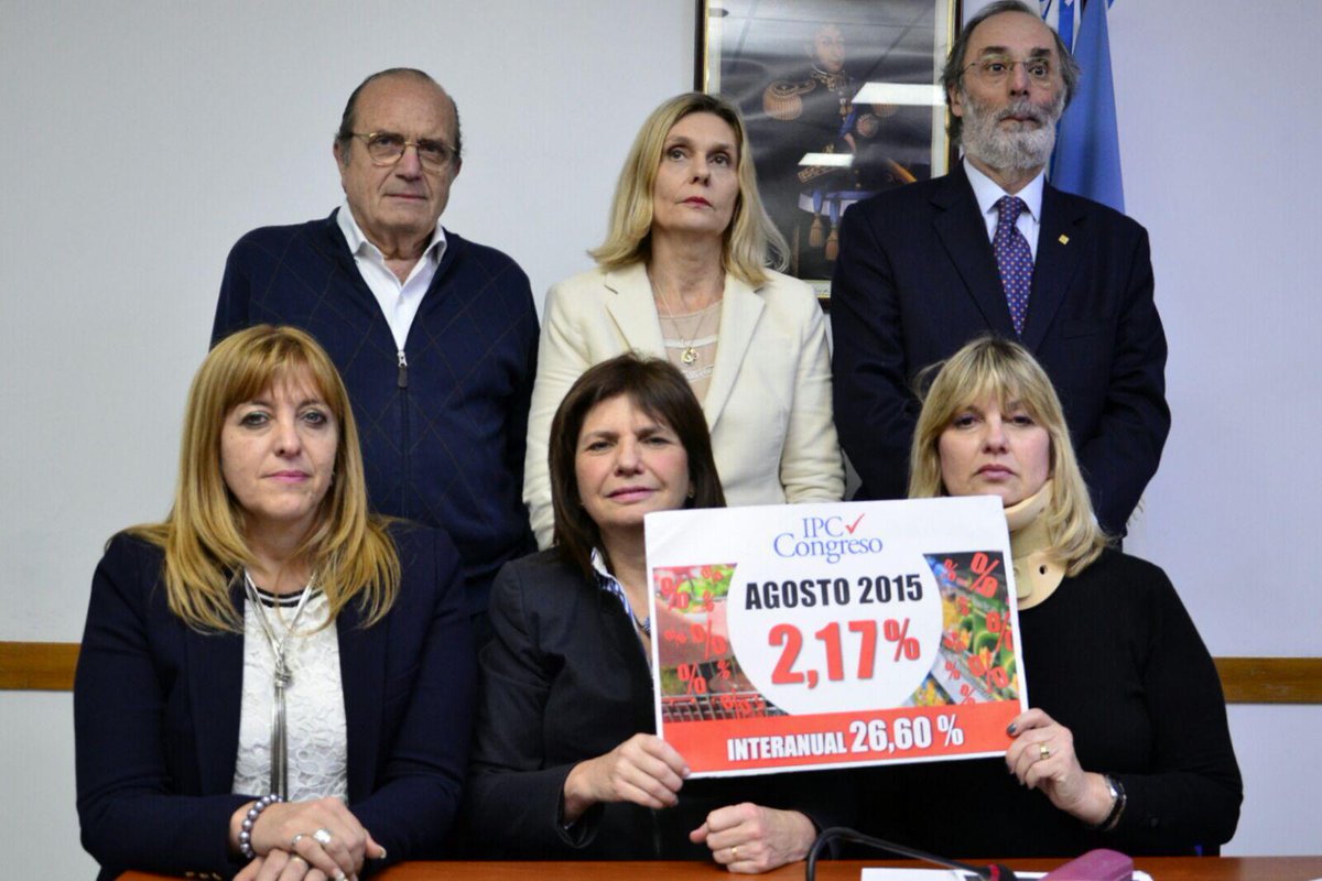 etupito's tweet image. Agosto del 2015. Teníamos por año la misma inflación que tenemos en el primer mes de Milei. Teníamos trabajo, dignidad, escuela, remedios, fútbol, vacaciones y te enseñaron a odiar a Cristina.