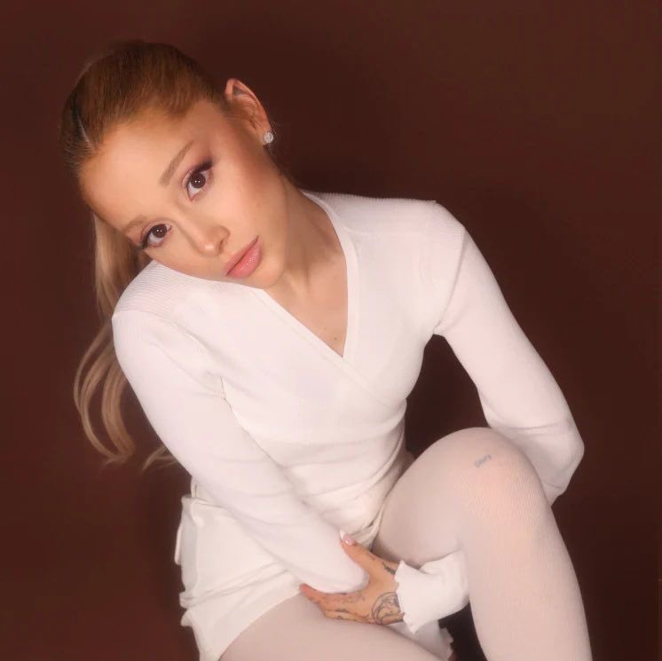 infoari's tweet photo. THREAD: Confira as críticas de revistas sobre "yes, and?", novo single de Ariana Grande! https://t.co/hueVIYwnIQ