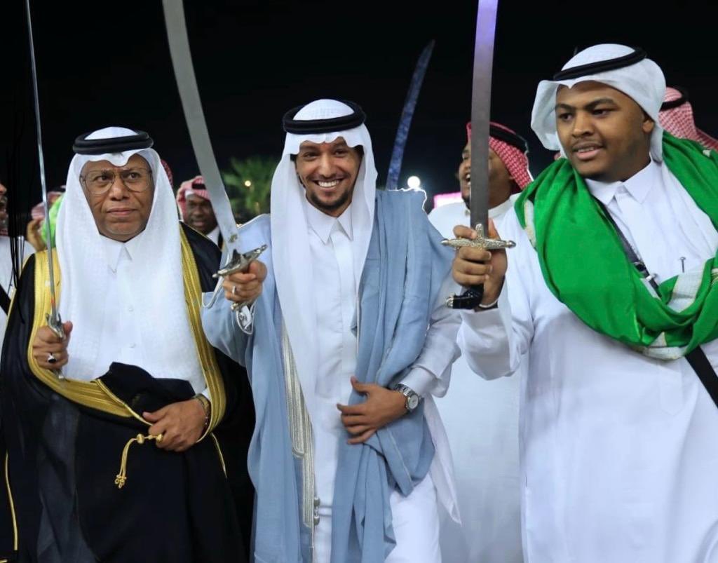 shababharb's tweet photo. في ليله بهيجه عامره بالفرح والسرور 
احتفل سعادة الاستاذ زكي بن علي بن رده المحمدي الحربي 
بزواج ابنه الأستاذ أحمد بالقاعة الأولى بـ #جدة 
 بحضور لفيف من المشايخ والاعيان والاصدقاء والزملاء 
والمحبين وبمشاركة فرق لعب الموروث الشعبي الاصيل 
تهانينا والف مبروك https://t.co/dcdFQrNB0R