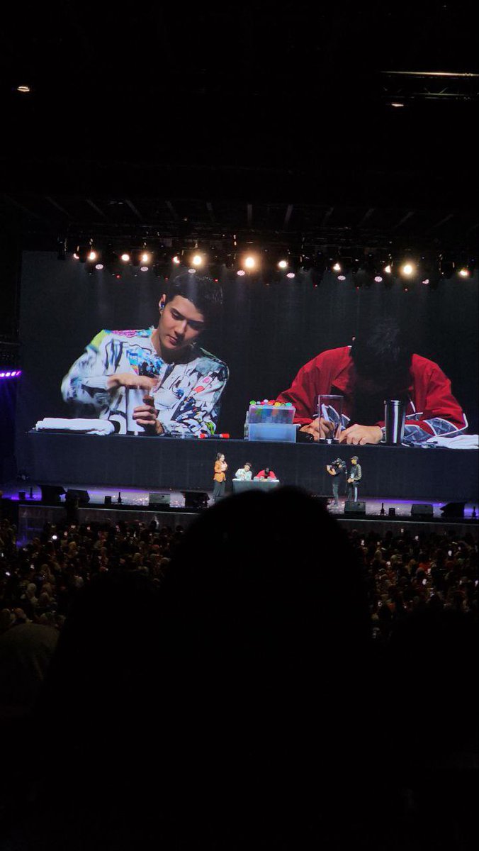 yasmyeonn's tweet photo. tadi ada yang dm i about my seat time #EXOSCinKL honestly ni guna camera w/zoom but if guna mata sendiri memang nampak jelas seketul seketul chanyeol sebun. so that's mean you ambik ps3/ps4 pun nampak je chanyeol. yang takpergi back to back haritu and you're yeolmae PERGI JELAH. https://t.co/Op1V5t1KOy