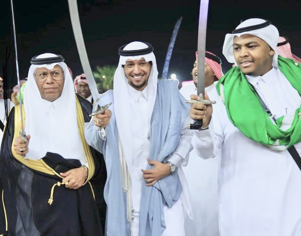 sabqharb's tweet photo. في ليله بهيجه عامره بالفرح والسرور 
احتفل سعادة الاستاذ زكي بن علي بن رده المحمدي الحربي بزواج ابنه الأستاذ أحمد بالقاعة الأولى بـ #جدة وذلك بحضور لفيف من المشايخ والاعيان والاصدقاء والزملاء والمحبين وبمشاركة فرق لعب الموروث الشعبي الاصيل . تهانينا ��الف مبروك https://t.co/LfvgyaM0v3