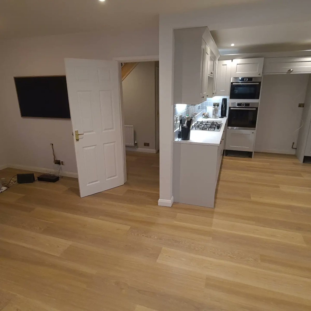 1metresquared's tweet photo. A recent Hallway, Wc, Kitchen/Diner, Utility, Playroom and Snug installation by https://t.co/9g8KSwcPnN using @karndeanUK Van Gogh VGW121T Warm Brushed Oak Gluedown plank fitted straight lay throughout.
#karndeandesignflooring
#luxuryflooring
#flooringideas 
#karndean https://t.co/yn56UBvEmw