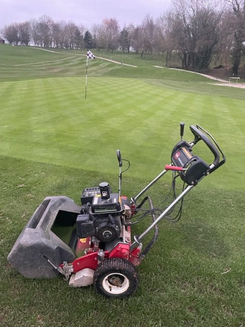 OakeManorGolfCl's tweet photo. Our Greenkeepers were out hand-cutting the greens this morning @OakeManorGolfCl ⛳️
#greenkeeping #golf #courseprep #oakemanor https://t.co/Y0ZOD6IWxA