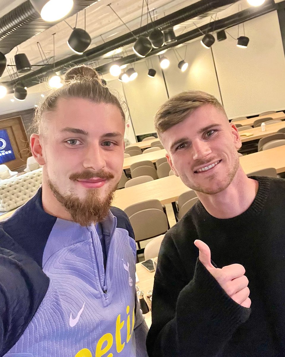 SpursOfficial's tweet photo. 🤳 https://t.co/q1CAKVuNJI