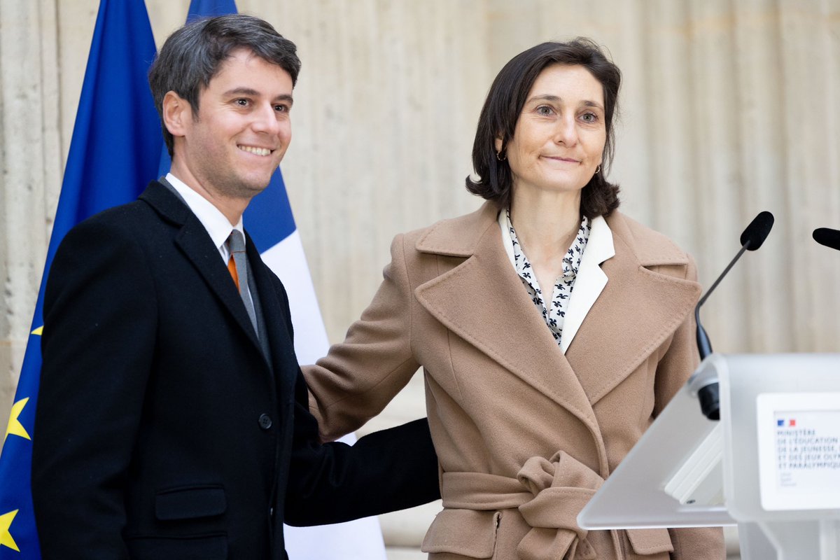 GabrielAttal's tweet photo. La cause de l’École est la mère de toutes les batailles.

C’est sur l’École que reposent les espoirs de nos concitoyens pour une vie meilleure, en particulier ceux de la classe moyenne.

Tous mes vœux de succès @AOC1978 ! https://t.co/7mbUEzXjS3