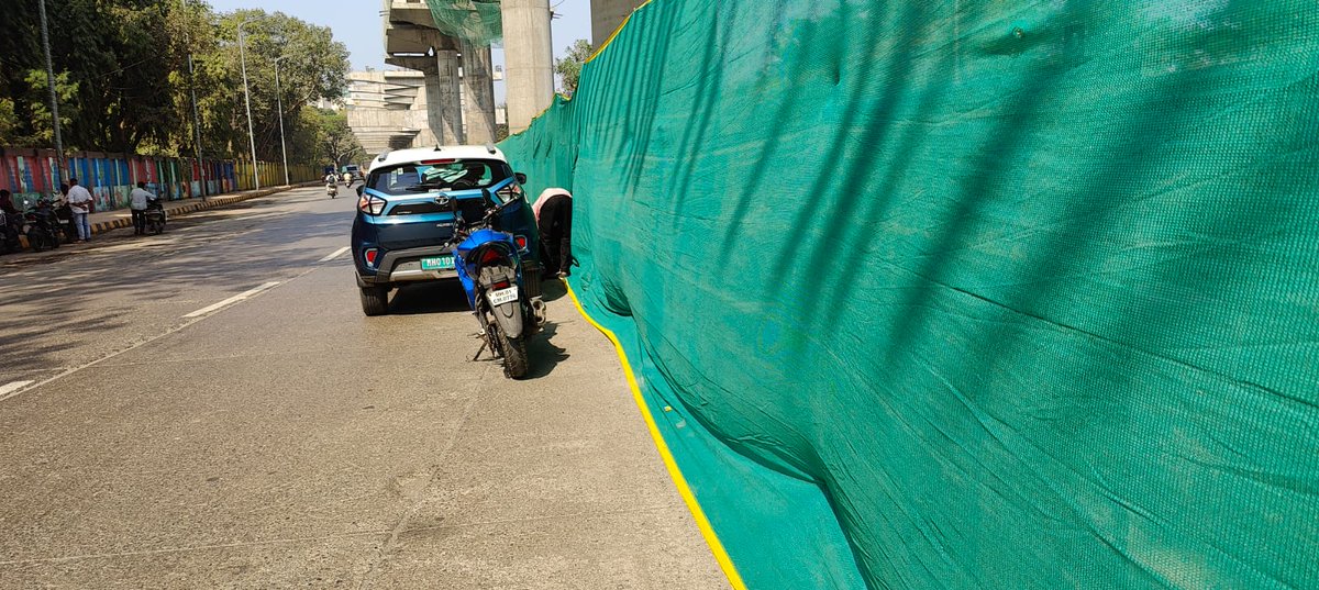 ravideas's tweet photo. The Metro Construction nr Lodha New Cuffe Parade - Anik Bus Depot has  iron slats that have been covered with cloth since we have the PM visiting us, with no barricades usually. This has cut my Car's tyre since a Trucker pushed me to the extreme corner@MMRDAOfficial @MMRDA_TWEET https://t.co/hD3eJ3K4d8