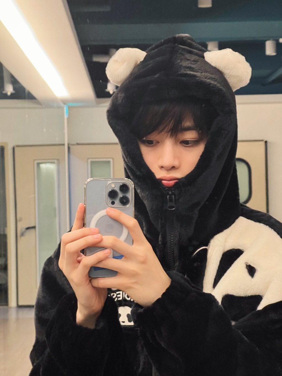 TPST_twt's tweet photo. [#한빈] 헤이~ 마이럽! 오늘도 나랑 좋은 저녁 보내자고! ㅋ큐큐ㅠ😎☺️💖 https://t.co/QvX7PWqbkH