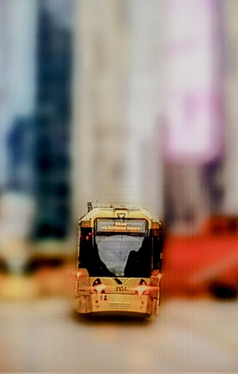 MonicaCrimmins's tweet image. Some colour on a grey day 🩶💛 #Manchester #tfgm