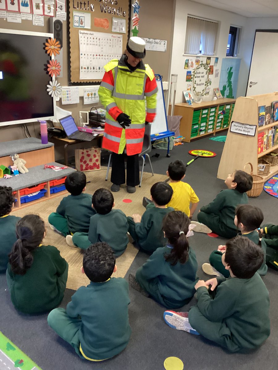 MrsStevensonEPS's tweet photo. A big thank you to Carolyn from @TraffordCouncil who came to talk to Reception about keeping us safe on the roads. We appreciate everything you do for us even in the cold months. ❤️ https://t.co/81gDqq8R5T