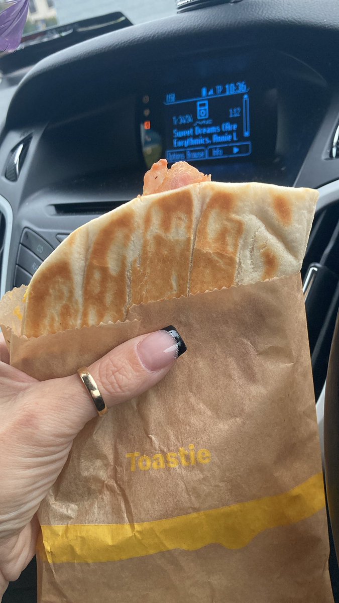 kimmarcella78's tweet image. Love these bacon and cheese #toasties from #macdonalds only thing is their not very filling , I could eat about 10 of them 🤪🤪🤪