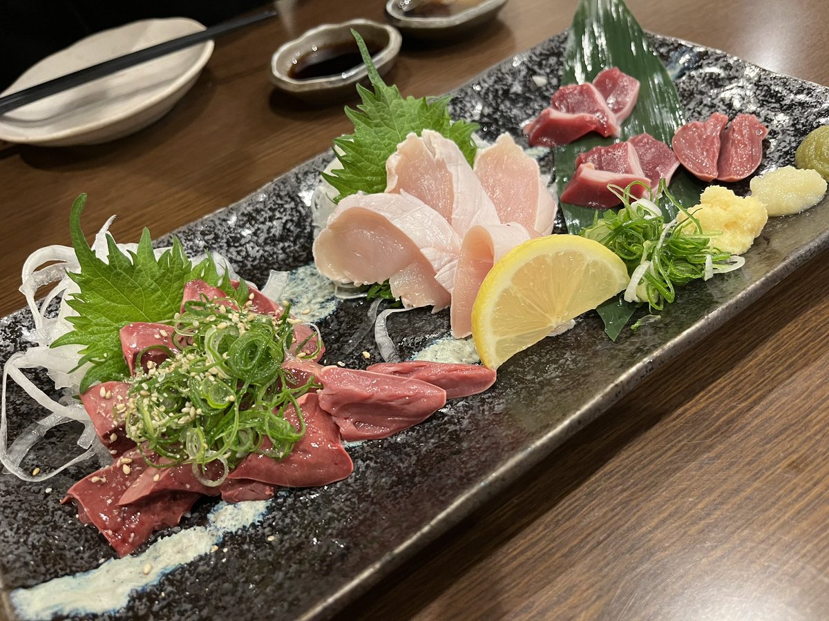 kogets's tweet photo. 今日は新規開拓で天六の鳥たつさんに行って来たよ。
お造りと串焼きの肝が美味しかった。
特に肝は今まで食べた中でベスト3に入るかも（＾ω＾） https://t.co/QamTDTxExR