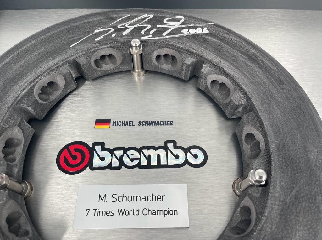 MemorabiliaExp's tweet photo. Michael Schumacher Ferrari Brembo brake rotor used on the Ferrari F2006 during the 2006 season.

This rotor has been hand signed by Michael Schumacher.

The frame is 26" x 18.5" (67 cm x 47 cm)
Price: $4,850 https://t.co/6s74LsopGO