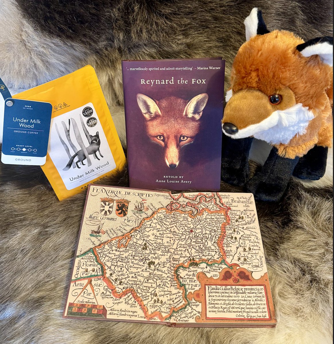 🦊💫Competition time! To counter the January blues, I'm giving away a signed edition of my 'Reynard the Fox', a copy of the accompanying gold-tipped 'A Fox for All Seasons' journal, both with map endpapers & fine ribbons, a packet of the award-winning Dark Woods Under Milk Wood…