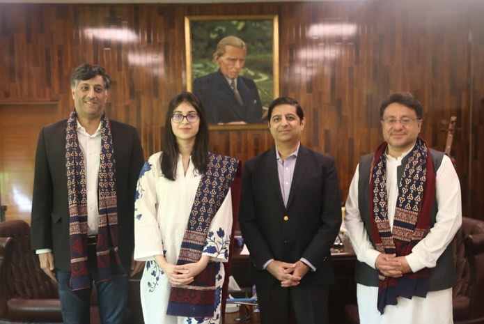 arshadwm's tweet photo. Empowering our youth for a greener tomorrow! 📷 Honored to host this brilliant young environmentalist in my office, celebrating her remarkable efforts in tree conservation in Karachi. Together, we can nurture a sustainable future. 
#GreenPakistan #YouthInAction https://t.co/QHKVqh4jFi