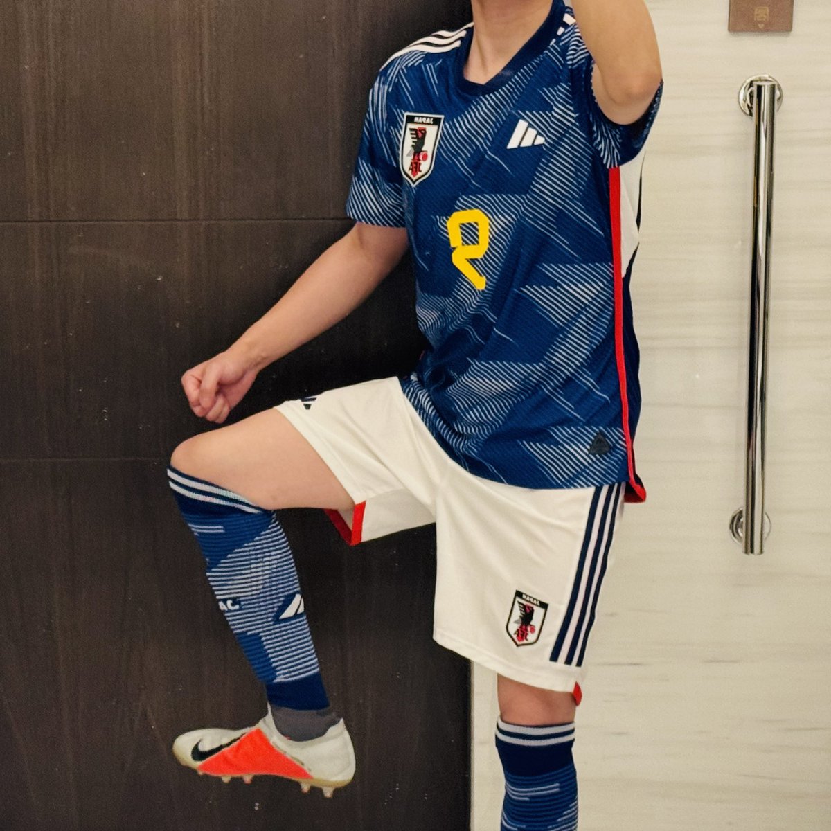 日本世界杯主场球衣全套球员版太帅了
配色像足球小子大空翼