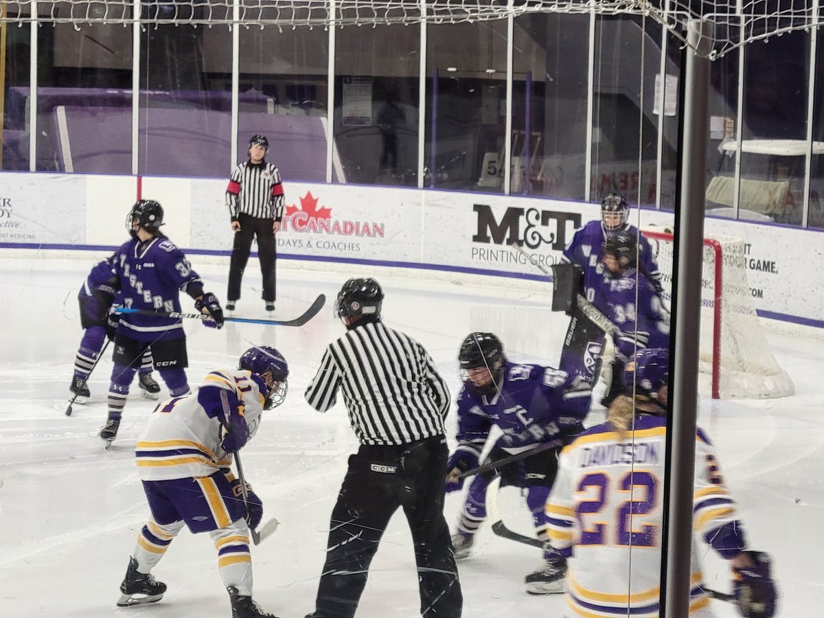 tunks_d's tweet photo. We had a great time watching the Western Mustangs Women's Hockey team today! 🏒

@OurLourdes 
@LDCSB https://t.co/X9TnaZaBkH