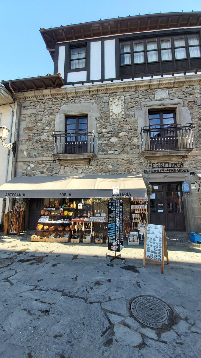 Apez140's tweet photo. #Momentos
Espectaculares en #LaVillaDePotes, #Liébana...🧚♂️😎
#PicosDeEuropa #Cantabria #NorthernSpain #Magia y #Belleza #Inmensas #Calles #EdificiosConHistoria
#LandscapePhotography #CantabriaPics #Landscape #Travel #Viajes #FinDeSemana #TourismSpain🇪🇦 https://t.co/EIrnhFwMqf