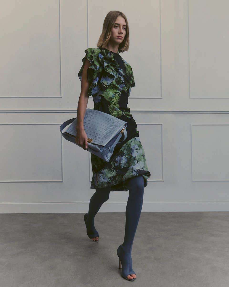 victoriabeckham's tweet photo. Dynamic prints bring fresh energy to new-season dresses.
Discover #VBPSS24 now >> https://t.co/yGmRTE2tyF https://t.co/LSg15LZEnR