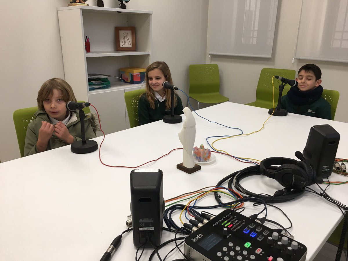 RTVDToledo's tweet photo. 📻 La radio en directo es así de emocionante…

Hemos celebrado la Jornada de #InfanciaMisionera en el colegio @FET_Mora 

Gracias a @MisionesToledo por hacernos disfrutar tanto https://t.co/zgyNu15scM