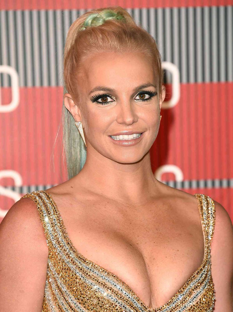 BritneyTeamPH's tweet photo. Britney Spears is on her way to earn her first Award this 2024 as she is nominated at this years’ @peopleschoice award as “The Social Celebrity of the Year”. 🏆#PCAs 

Vote for her here: https://t.co/ieOzeBhK0k https://t.co/Nslg5XzisZ