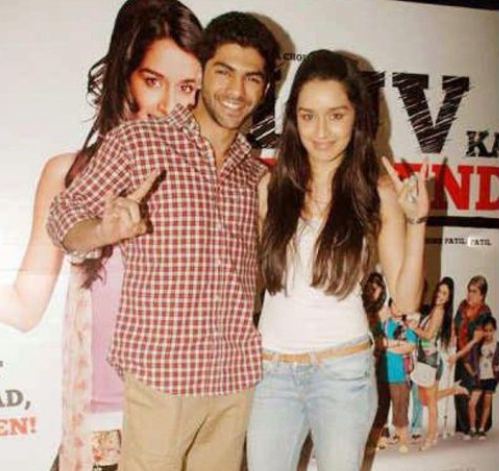 UrbanAsian's tweet photo. .@taahashah shares throwback pictures from his movie "#LuvKaTheEnd" with @ShraddhaKapoor on #NationalYouthDay https://t.co/Mug63OtEIC https://t.co/ncSBetmZjk