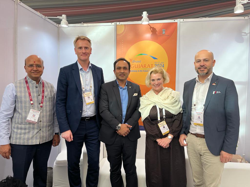 NorwayCGMumbai's tweet photo. Great to meet CEO of Gujarat Maritime Cluster, Mr. Madhvendra Singh, in the margins of #VibrantGujaratGlobalSummit2024 Conversation focused on areas where we share interests, especially ship recycling and green shipping/green ports. @MaritimeCluster https://t.co/OrYBuzo1dA