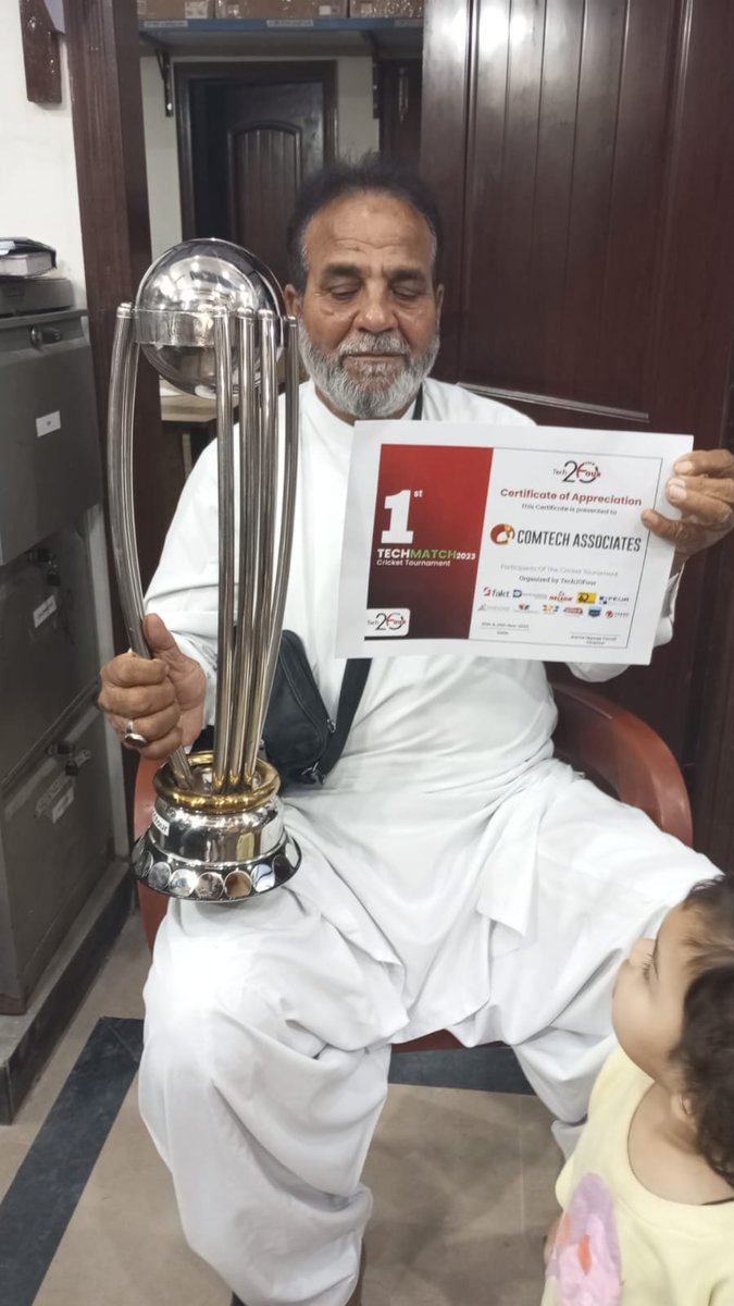 Chaudry_77's tweet photo. Yaahoo hum log jeet gye
1st Tech20Four tape ball tournament last Saturday..
#ComtechAssociates #PakistanZindabad #Tech20Four https://t.co/5LsSjRMQLv