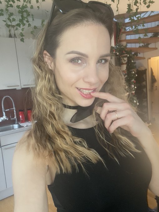 Einen geilen Start ins Wochenende meine S&uuml;&szlig;en 😍 https://t.co/HcjTeVFVrG<a href="/tag/throwback"class="tags"><span>#throwback</span></a><a href="/tag/singapur"class="tags"><span>#singapur</span></a>