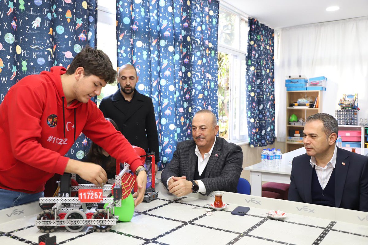 MevlutCavusoglu's tweet photo. İşte TeknoFest gençliği, işte teknolojik çağa yön verecek gençlerimiz!

2023’te ülkemizi temsil ettikleri şampiyonada Dünya 4.sü olan Alanya Robotik Kodlama Takımımızla gurur duyuyoruz. 🇹🇷

20 Ocak’ta ABD’de yapılacak şampiyonada takımımıza başarılar diliyorum. Yolunuz açık, başarılarınız daim olsun…