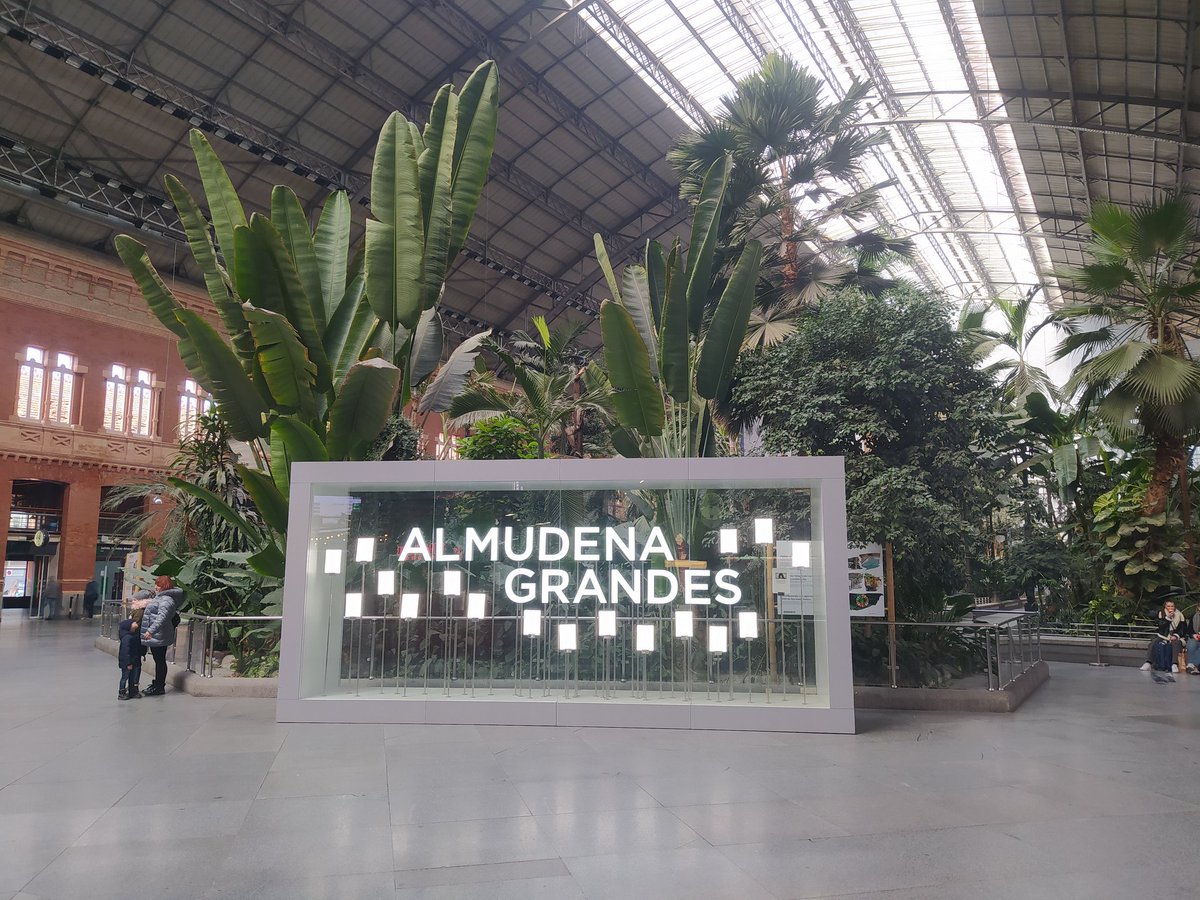 rafagarciamese's tweet photo. Mientras #Madrid y su @ComunidadMadrid le dan la espalda, la #Españaradial, la periférica, pasa por aquí todos días #AlmudenaGrandes #Reconocimiento #Escritoras https://t.co/kzjsQGd5zb