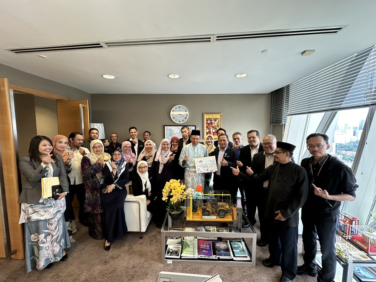 Selamat Bersara YBhg. Dato’ Ir. Hj Zulkipli Bin Hj Nasri dari semua warga Cawangan Jalan.

Terima kasih di atas segala jasa dan bakti yang telah dicurahkan.

<a href="/badio64/">Badio</a> <a href="/NasriZulkipli/">zulkipli nasri</a> <a href="/IEsa2018/">IbrahimEsa2018</a> <a href="/IPJKR_Official/">JKR Malaysia Rasmi</a> <a href="/moworksmy/">Kementerian Kerja Raya Malaysia</a>