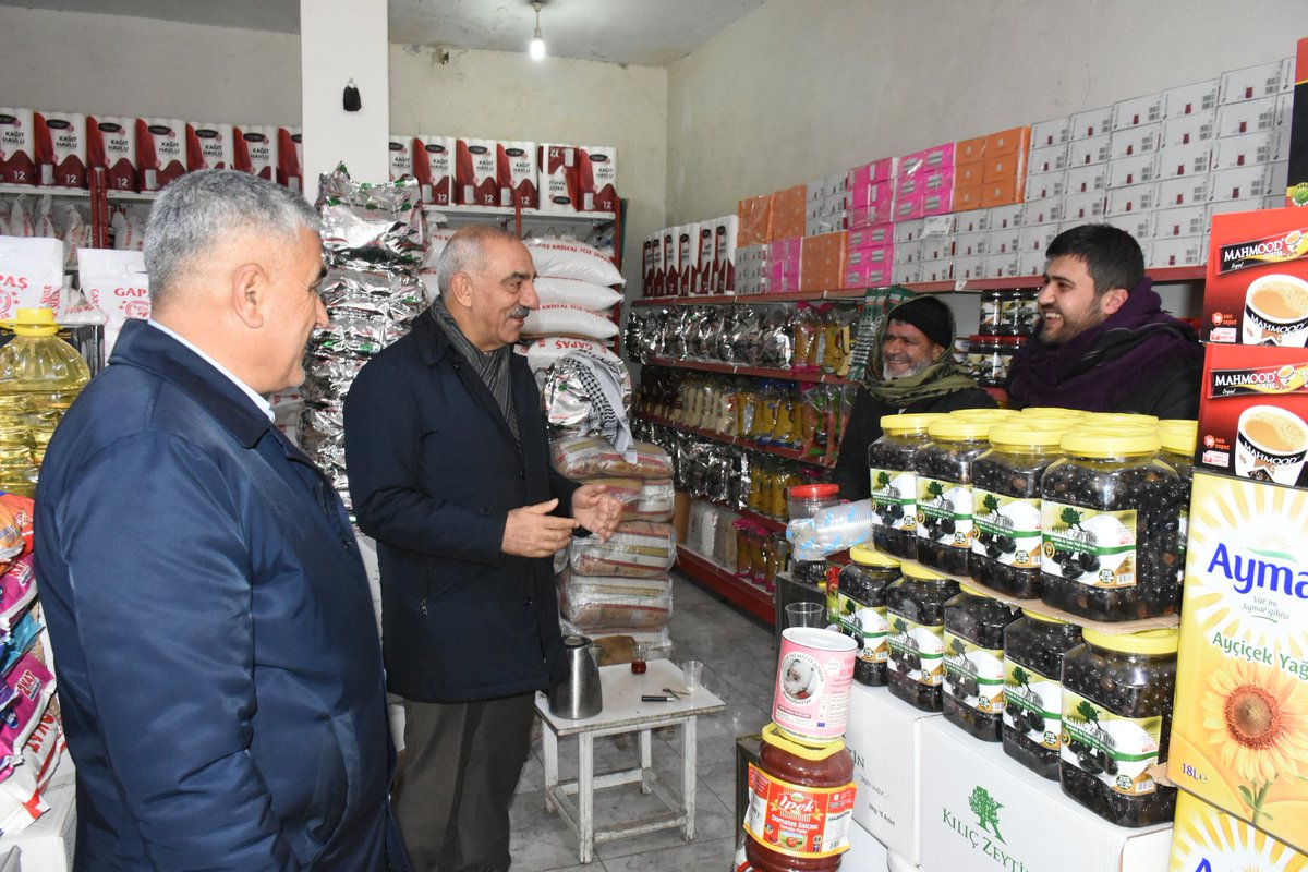 aslanalibayik's tweet photo. Hilvan'ın sıcak yürekli sanatkar esnafları ve kıymetli hemşehrilerimizle; çayın samimi sıcaklığında, sohbetlerin en güzel haliyle bir araya geldik.

Sizlerle birlikte yaşamak ve yaşlanmak dileğiyle.

@erkankandemir
@bybekirbozdag
@adelioglu63 https://t.co/yqXvLZFXIE