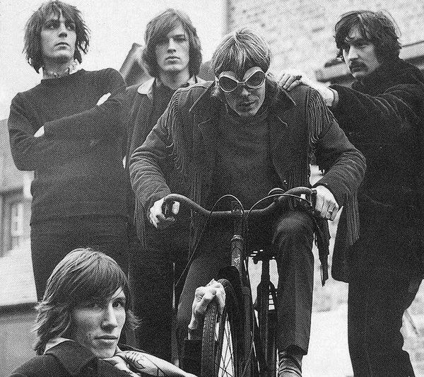 Today in 1968, David Gilmour took part in his first concert with Pink Floyd, joining Syd, Roger, Richard and Nick. Around that time, the short-lived five piece Floyd were captured in a photo session, and here's one of those shots.