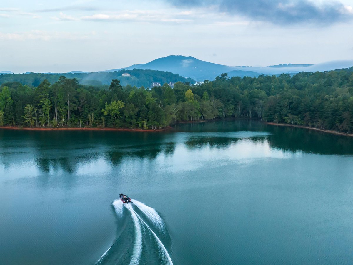 TackleWarehouse's tweet photo. Hitting Lake Chatuge with #JustinLucas. First 🎥 VLOG Drops Monday 1/15!

[ #TackleWarehouse | #TWvlog 📍 Lake Chatuge ] https://t.co/RSqKRJ5jOU