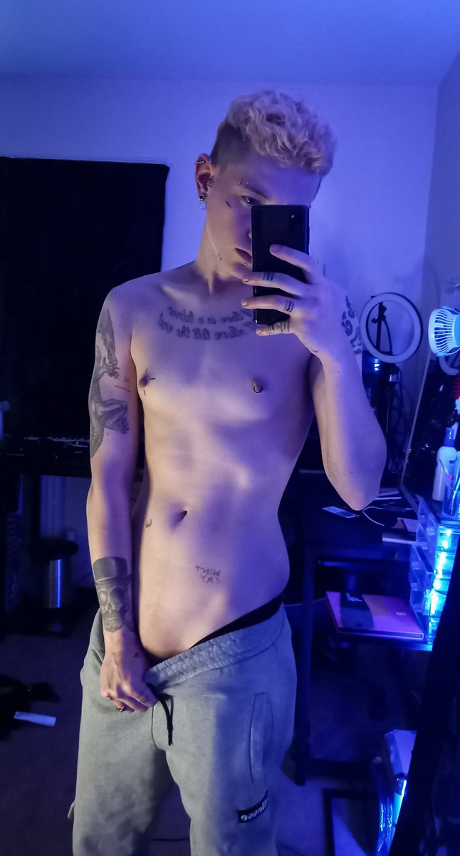 jonahjo_ftm's tweet photo. Don't worry your little horny boy pet is here to satisfy you ;) https://t.co/fFEdNaTbqN