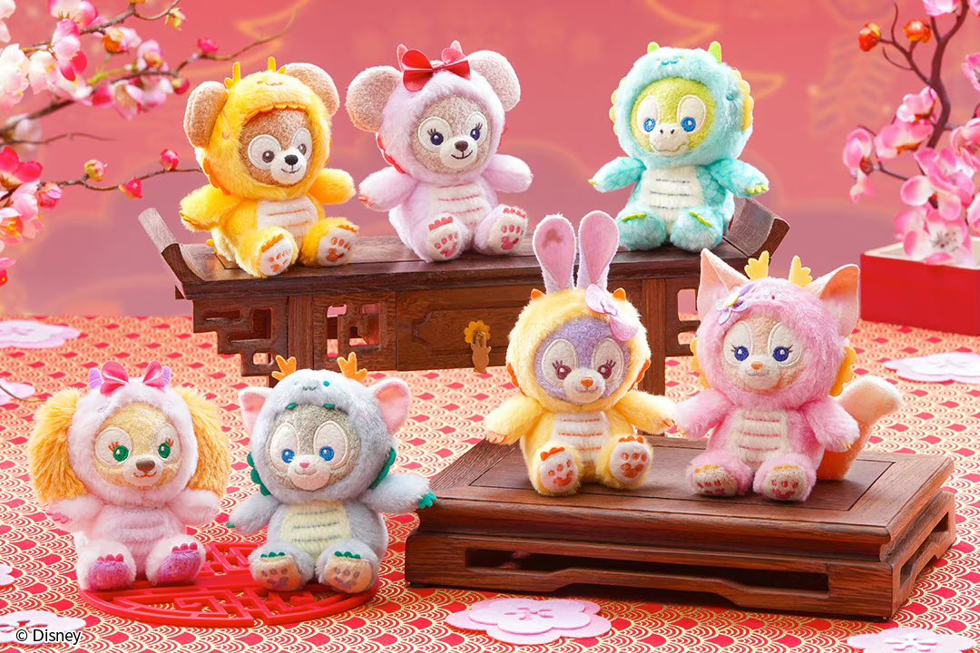 DMK_Blog's tweet image. This Chinese New Year, there are more surprises!  The 2024 Year of the Dragon #DuffyandFriends Mini Plush Mystery Boxes will soon be available this month.

#Duffy #ShellieMay #Gelatoni #StellaLou #CookieAnn #OluMel #LinaBell #Disney #迪士尼 #DisneyParks #HKDL #HongKongDisneyland
