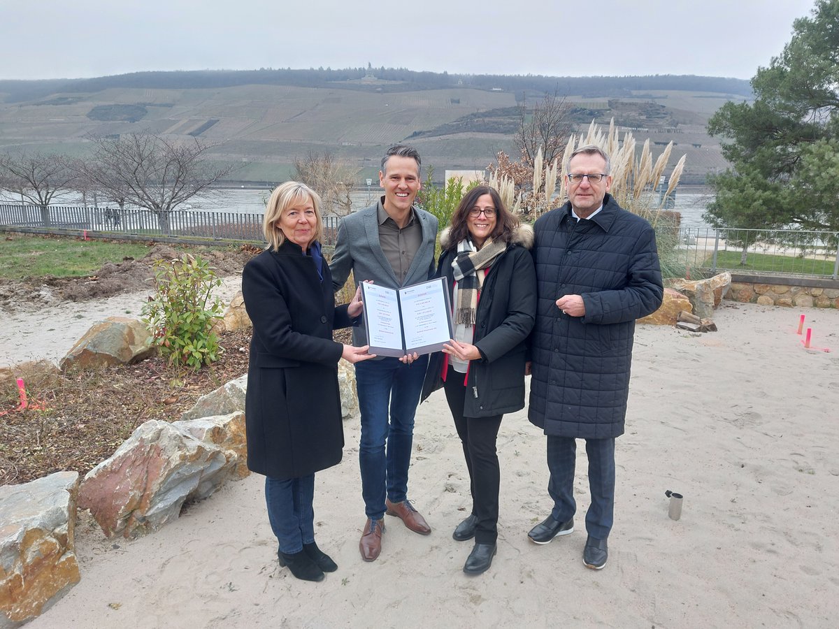 Heute war unser Vorstand in Rheinhessen unterwegs und überreichte  mit Finanz- und Bauministerin gleich zwei Förderbescheide für bezahlbares und klimagerechtes Wohnen.