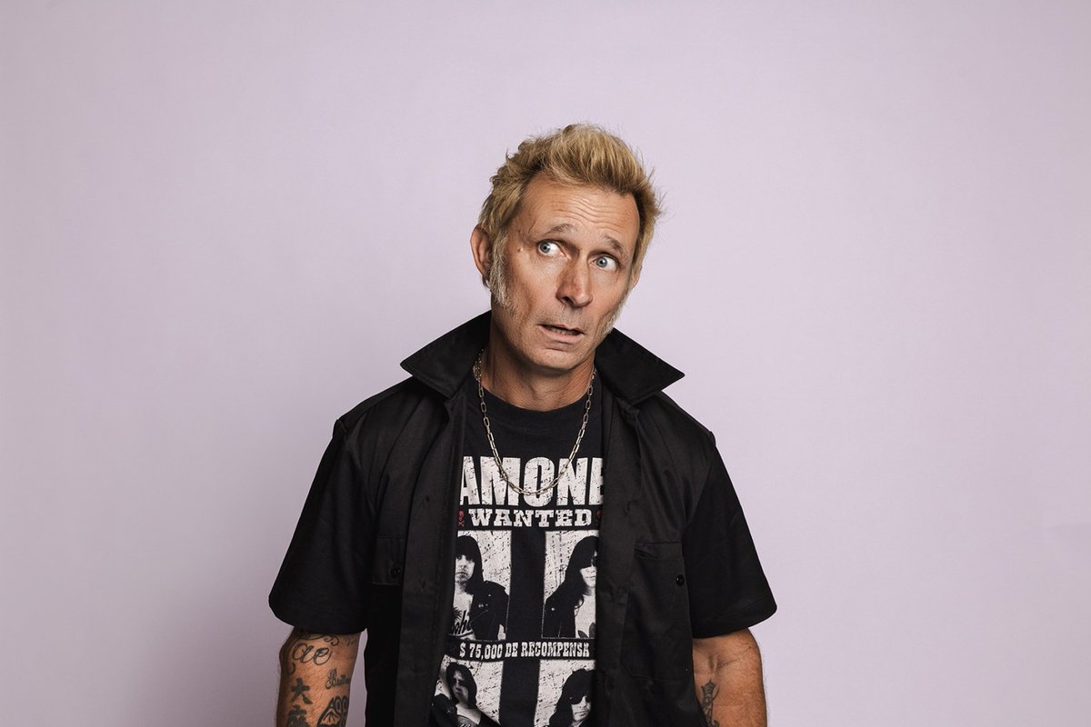 RollingStone's tweet photo. “We’re Green Day. What did you expect?” 

Bassist Mike Dirnt weighs in on the MAGA lyric change to “American Idiot” and previews the band’s raw new album. 

More: https://t.co/ixRvQtLQsq https://t.co/77LBzYLDLK