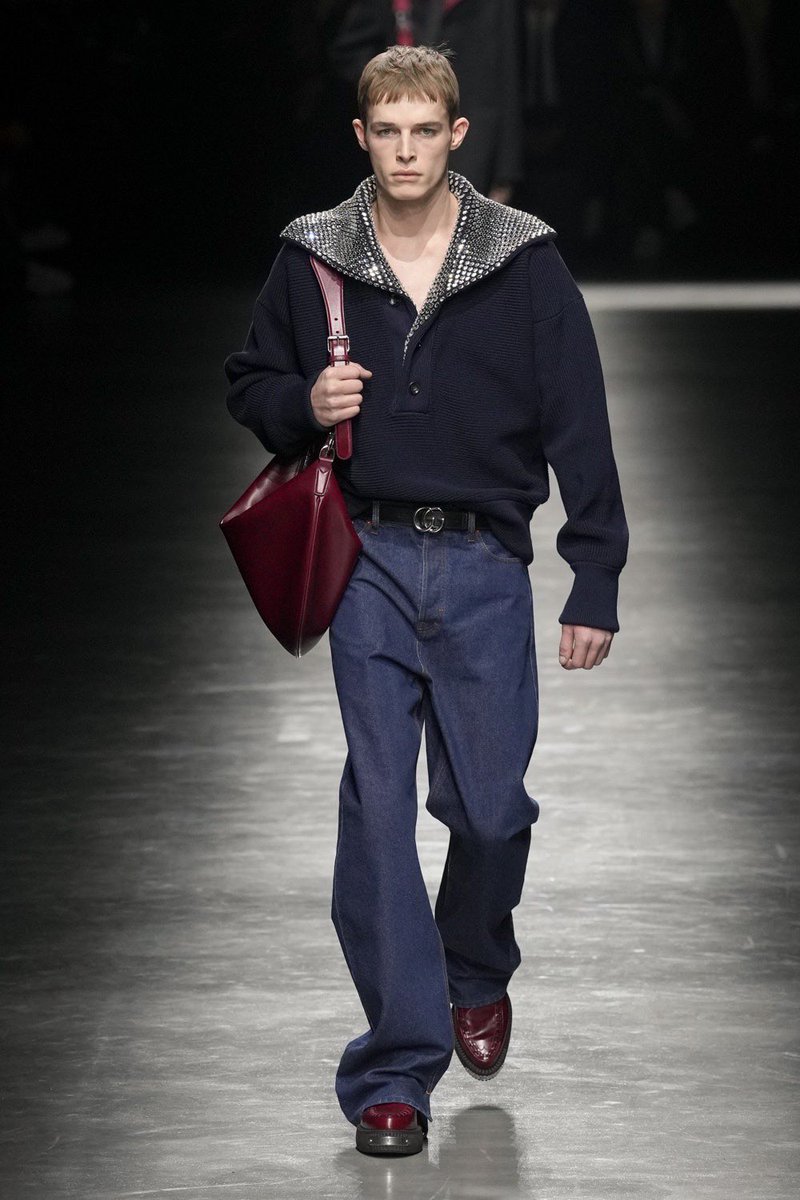 jacquemusx's tweet photo. De Sarno offered a consistent and clean collection at Gucci Men today https://t.co/NMUvfQhOjj