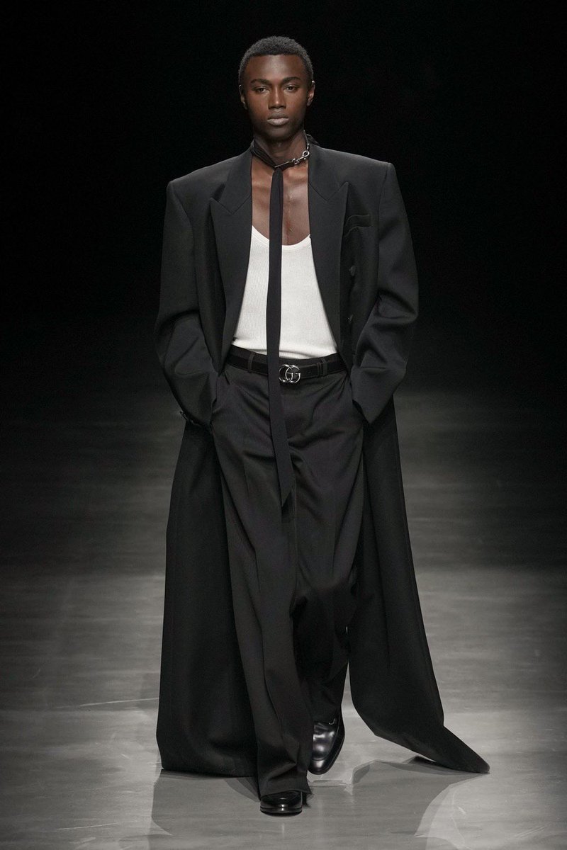 jacquemusx's tweet photo. De Sarno offered a consistent and clean collection at Gucci Men today https://t.co/NMUvfQhOjj